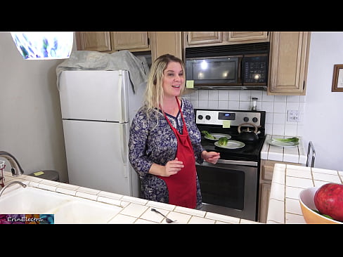 ❤️ Stepmom milking him in the kitchen before his date. ❌ Anal porn at en-gb.novoporn.ru ❌